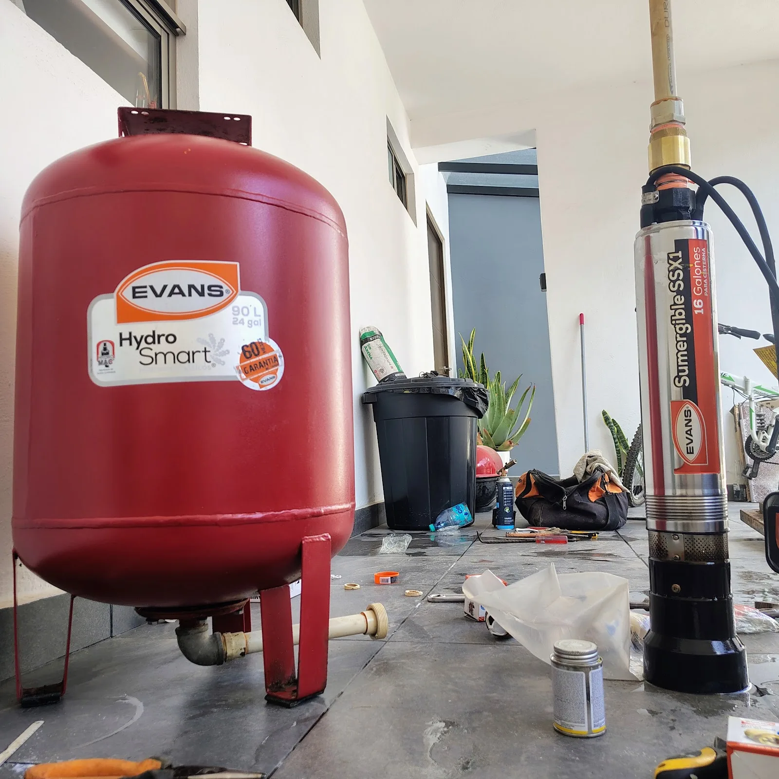 Instalación de bomba hidroneumática — Plomería VIA VOLKSWAGEN